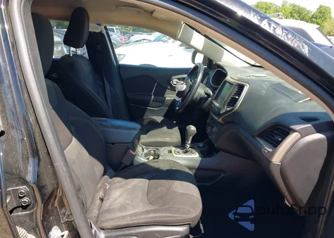 2017 Jeep Cherokee Latitude 4X4 z USA, uszkodzony, nr VIN 1C4PJMCB2HW512769